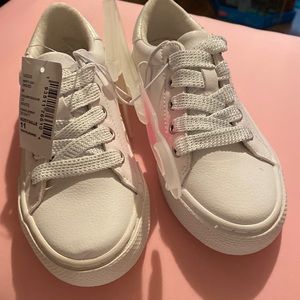 Childrens place  Nwt white shoes